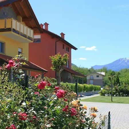 Apartment Rose Gialla Firsia Garten Eg Colico