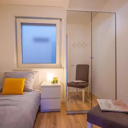 Rose Gialla Firsia Garten Eg Appartement Colico