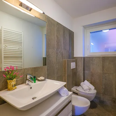 Appartement Rose Gialla Firsia Garten Eg Colico