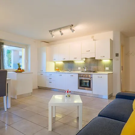 Rose Gialla Firsia Garten Eg Appartement