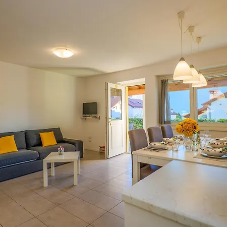 Rose Gialla Firsia Garten Eg Colico